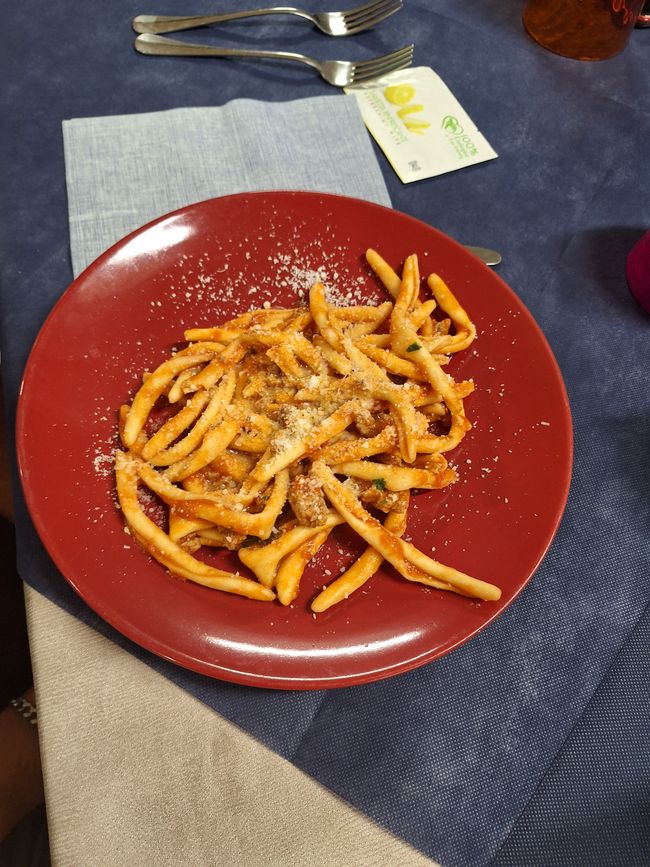 Bacalao con patatas y ensalada 