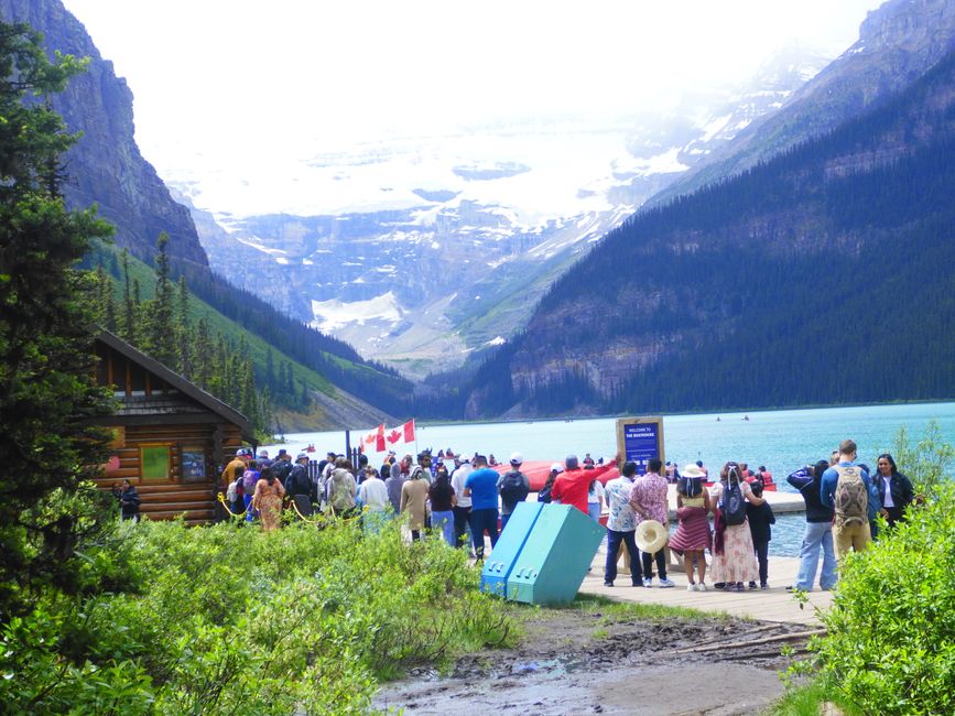 Devant la location de canoës