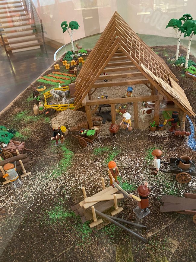 Mit Playmobil dargestellter Hausbau