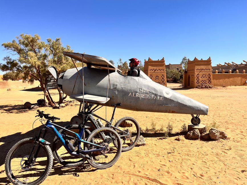 I want to fly too - in the background a Ksar, an old Berber fortress