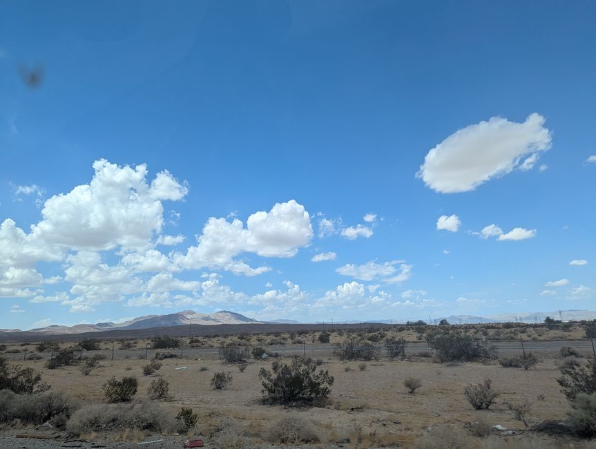 Kalifornien 2025, Tag 14, On the Road (Las Vegas - Los Angeles) und Dockweiler Beach zum Zweiten