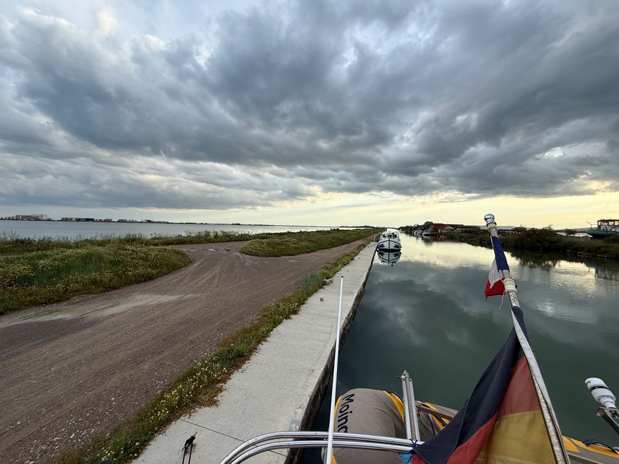 unser erstes Nachtlager am Canal du Rhône à Sète