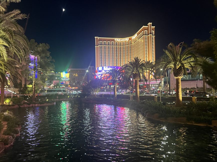 Hotel Treasure Island