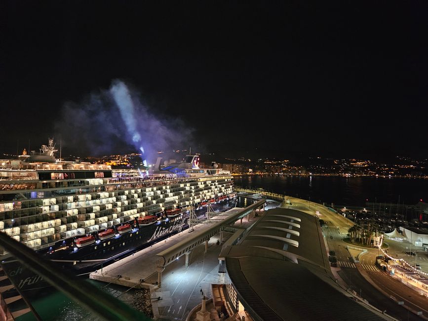 所有船上都在热烈庆祝。这里是Mein Schiff 7