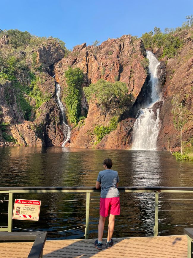 Chutes Wangi. En bas à gauche, l'avertissement sur les crocodiles