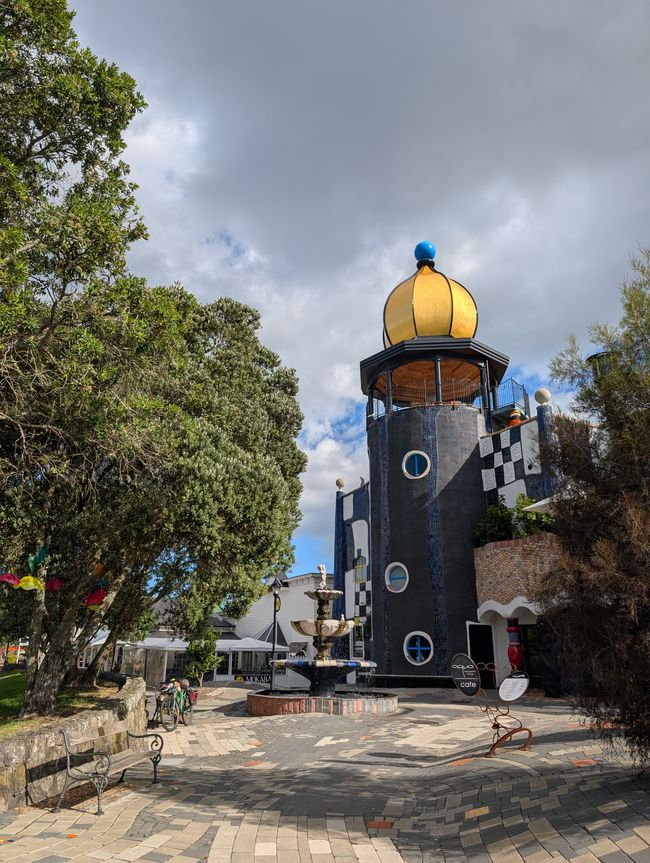 Whangarei -  Hundertwasser und Wasserfall