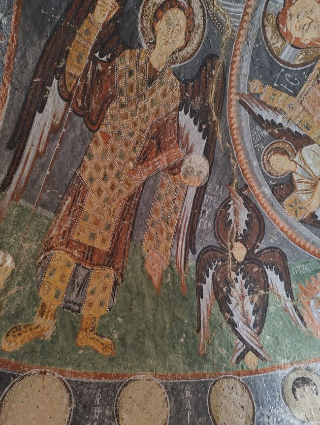 Ein Erzengel in byzantinischem Kaisergewand, daneben ein Engel im gleichen Stil wie in der Hagia Sofia 