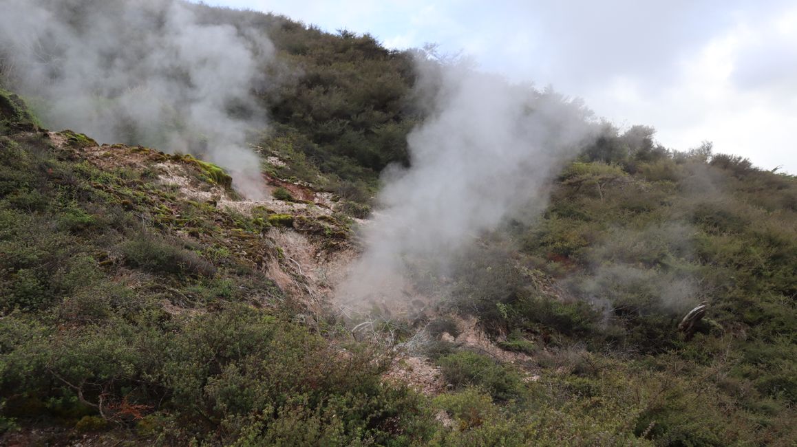 Craters of the Moon - hier kommt der Dampf mit enormen Druck aus dem Boden