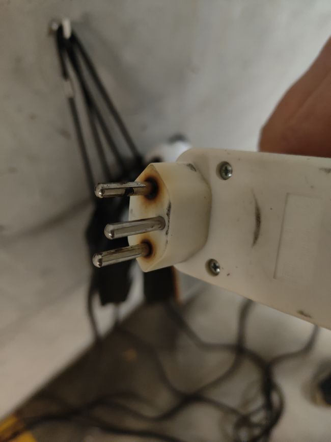 Verbrannte Stecker, warum nur? 