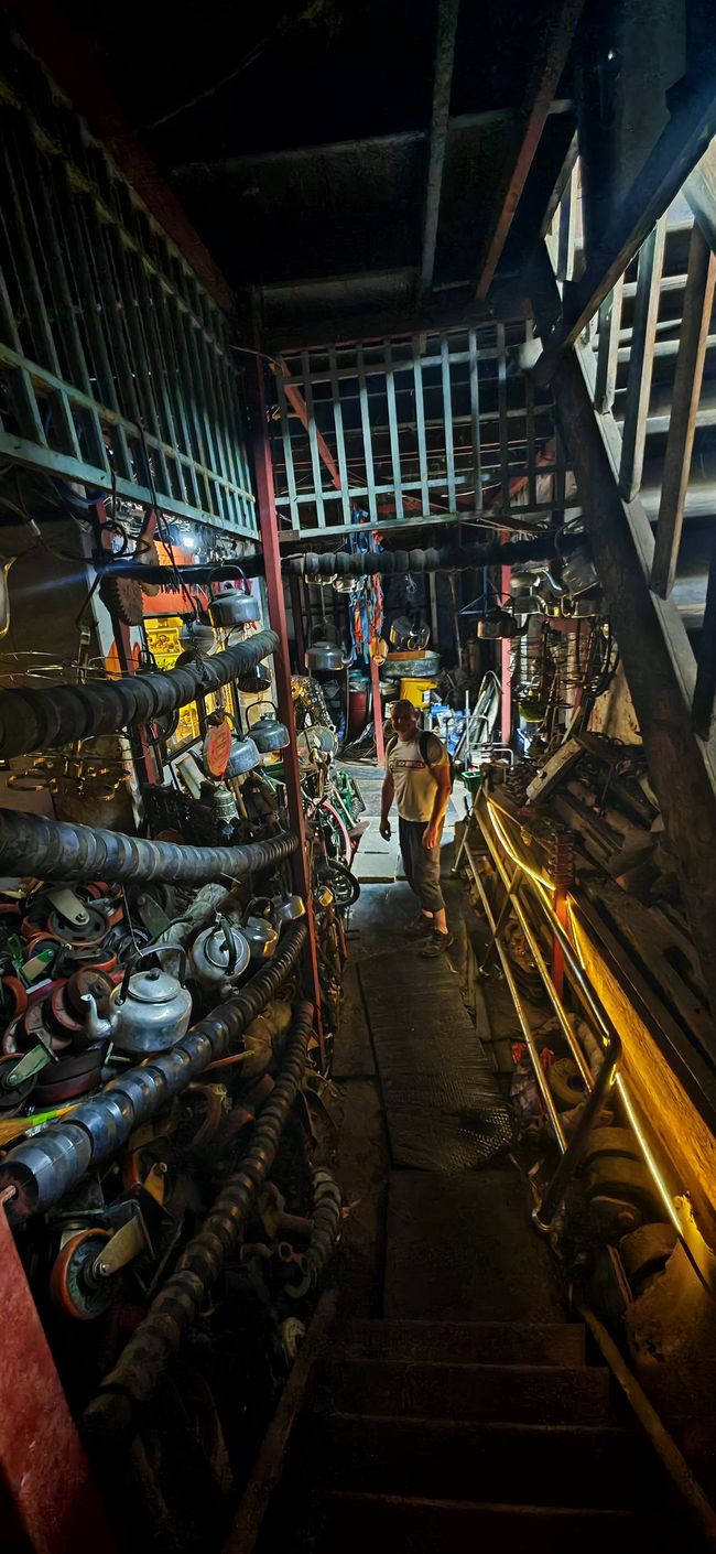 ehemalige Werkstatt mit Café im ersten Stock