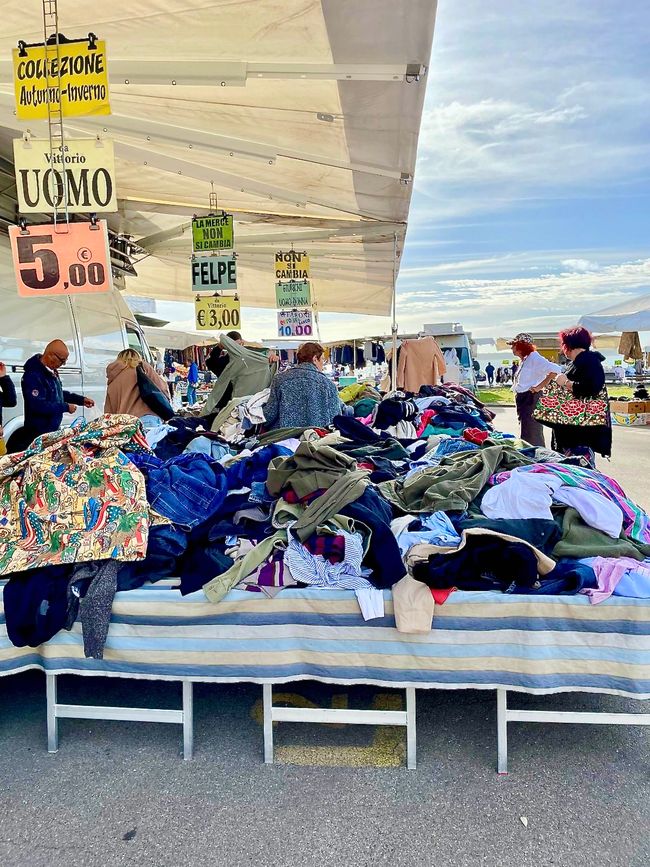 Die unvermeidlichen Wühltische.