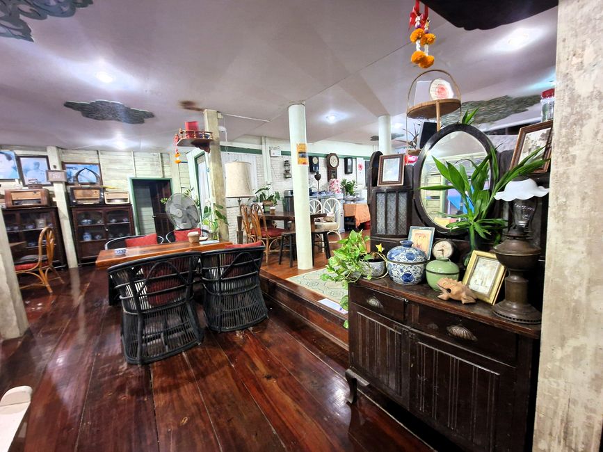 Baanrak Amphawa