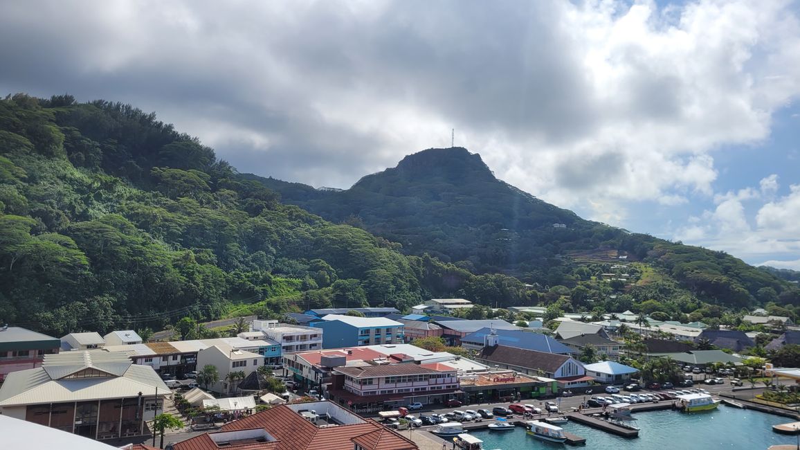 Raiatea – Along the Fa’aroa River