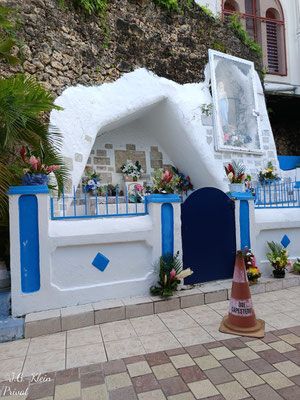 Kirche und Grotte de Massabielle