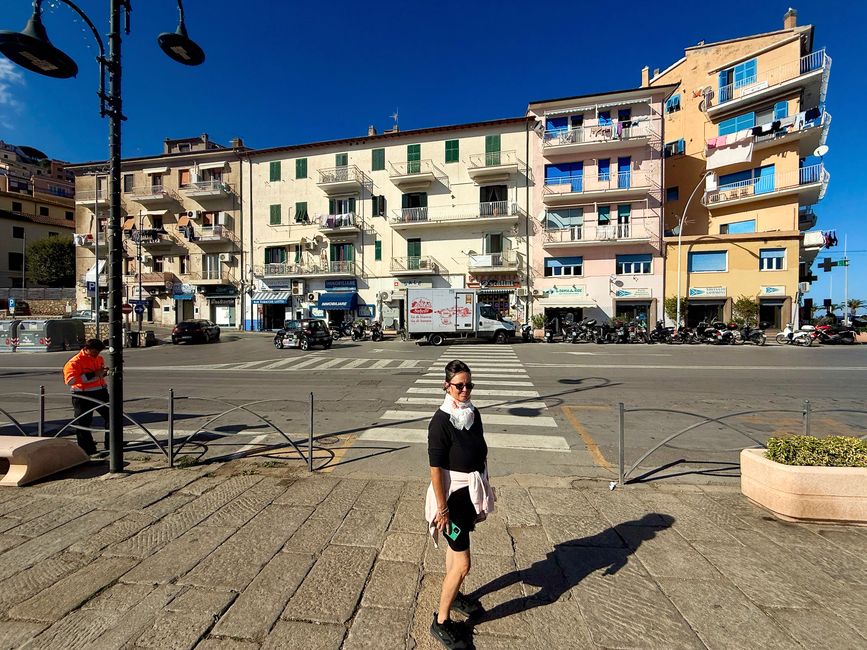 Im Zentrum von Porto Santo Stefano gibt es auch die typischen italienischen Wohnhäuser zu sehen. 