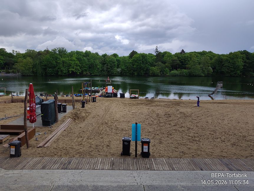 Berlin Plötzensee - Erstabnahme Spielplatz durch Herrchen 
