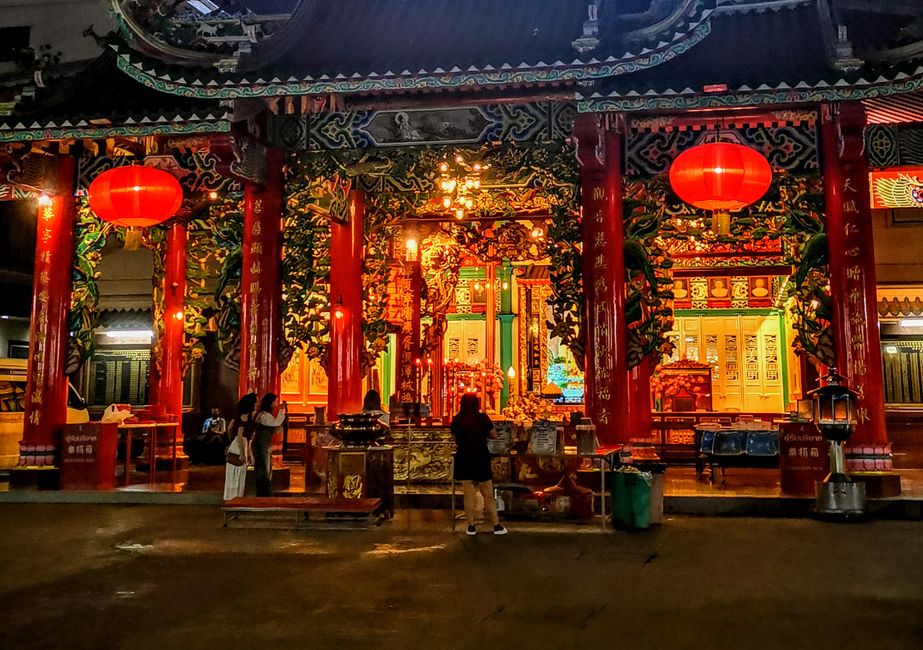 15. Einer der kleinen chinesischen Tempel, versteckt in einer Seitenstraße