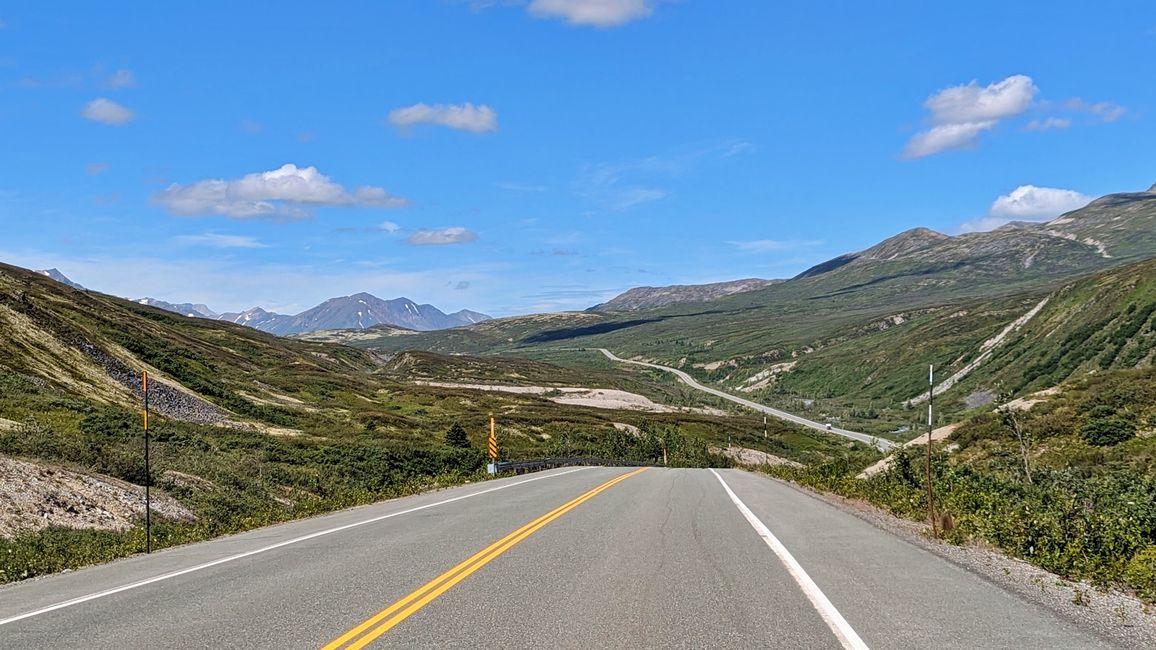 Tag 27: Bärenshow & fantastische Bergwelten - zurück nach Yukon/Kanada