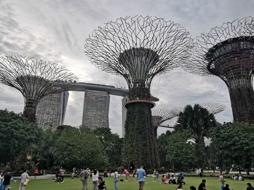 Abschiednehmen von Bali und Weiterreise sowie erster Tag in Singapur
