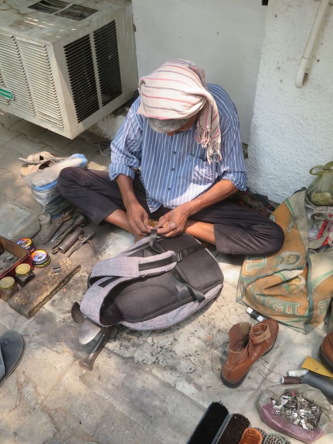 Le sac à dos de Monsieur Ärmels est réparé