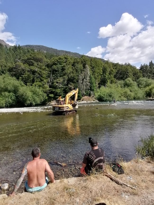 Excavator rescue on the river