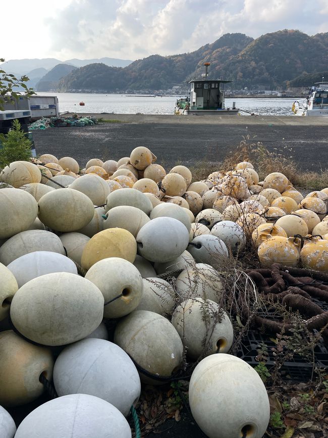 25.Capítulo: Un hermoso pueblo pesquero deshabitado y sentados en una maceta en Amanohashidate