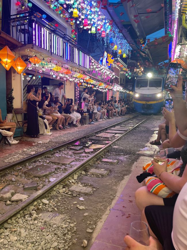 “早上好,越南!”