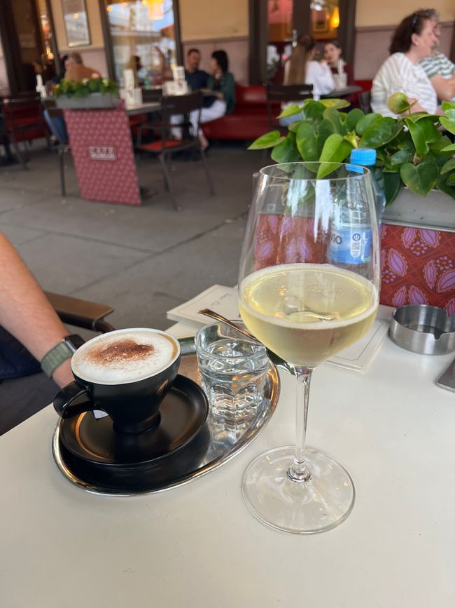 Cafecito i Prosecco first … always