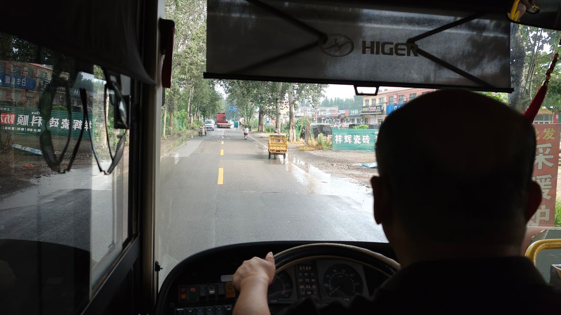 Da muss der Busfahrer irgendwo die Lücke finden