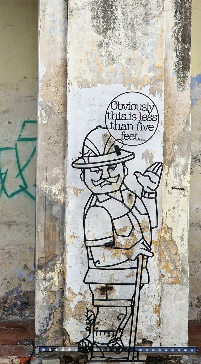 Georgetown: Zur Kolonialzeit legten die Engländer fest, dass die Gänge an den Häusern mindestens 5 Fuß Breite haben müssen um Fußgänger vor Sonne und Regen ausreichend zu schützen.