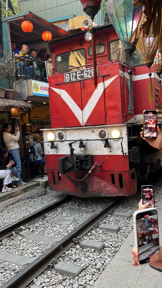 Hanoi-Tag 2: Überfüllte Läden, eine schwierige Challenge und das Abenteuer Train Street