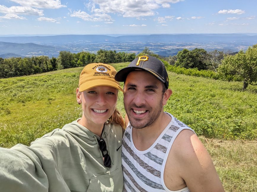 Ein Aussichtspunkt im Monongahela National Forest...Hier auch unsere neuen Caps zu sehen