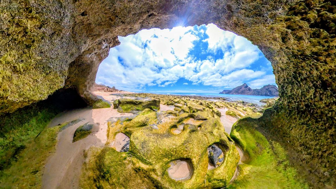 Höhle am Calheta Beach