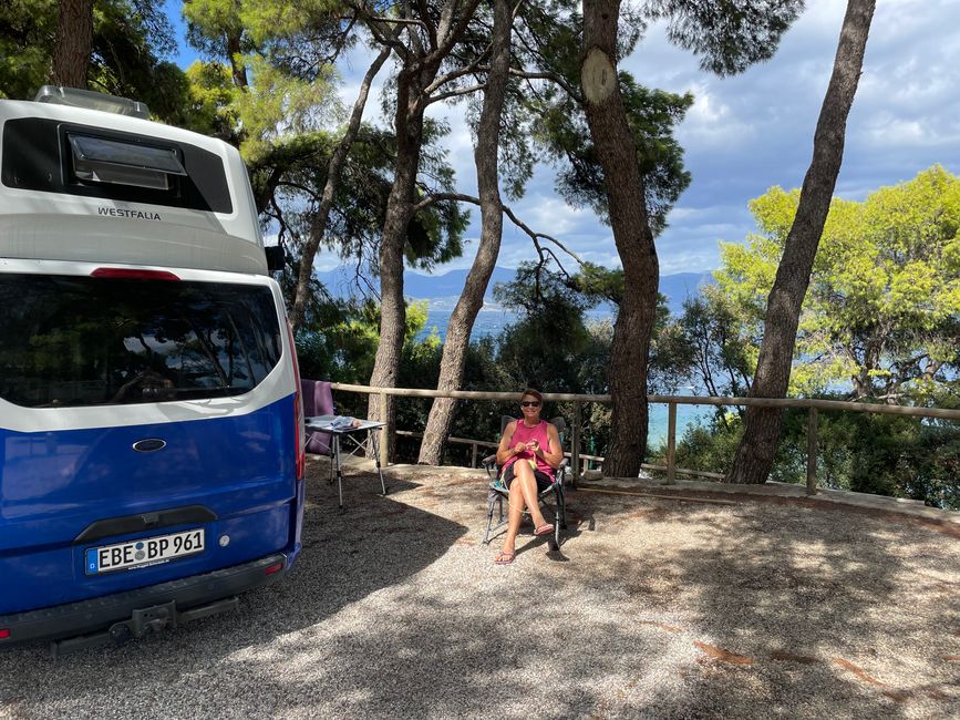 Área de autocaravanas al mediodía…