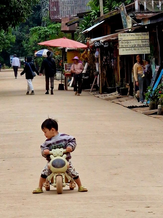 Entlang dem Fluß Nam Ou - nach Muang Ngoi und zurück