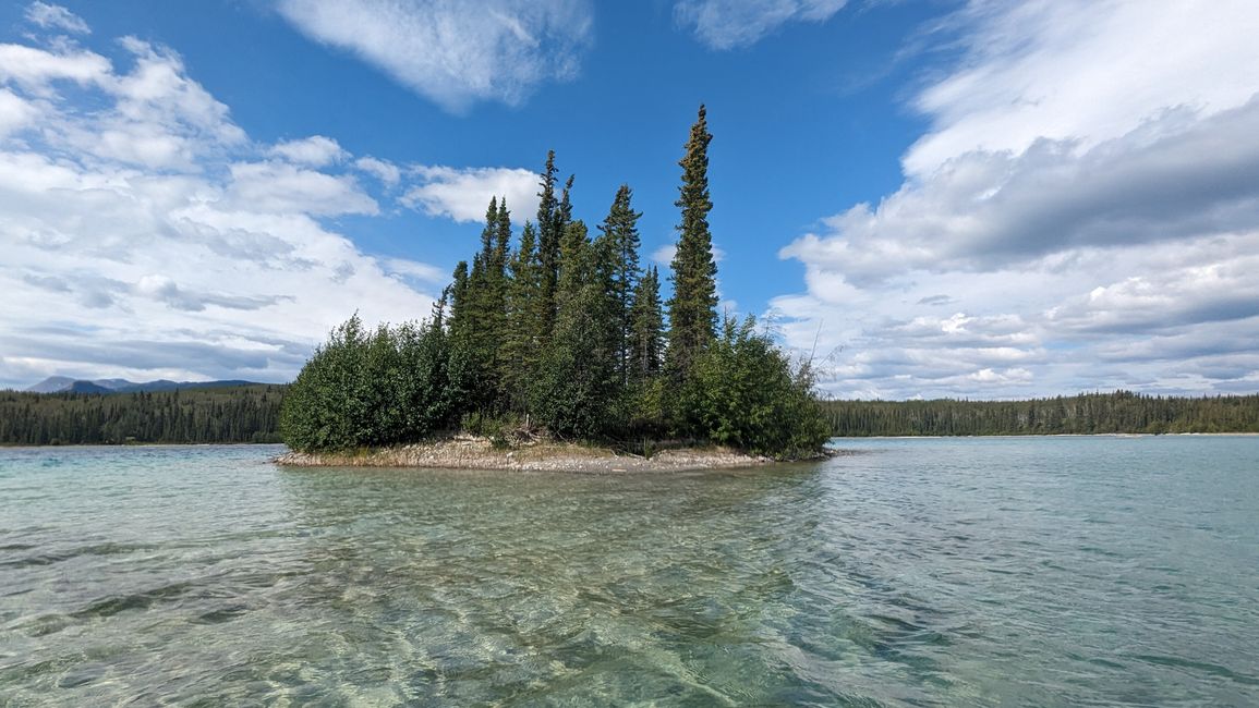 Canoe room Boya Lake