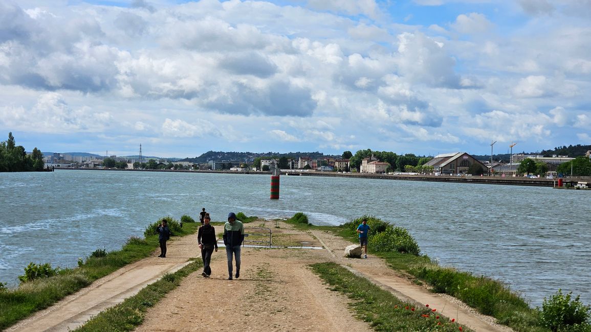 Zusammenfluss von (rechts) Saône und (links) Rhone