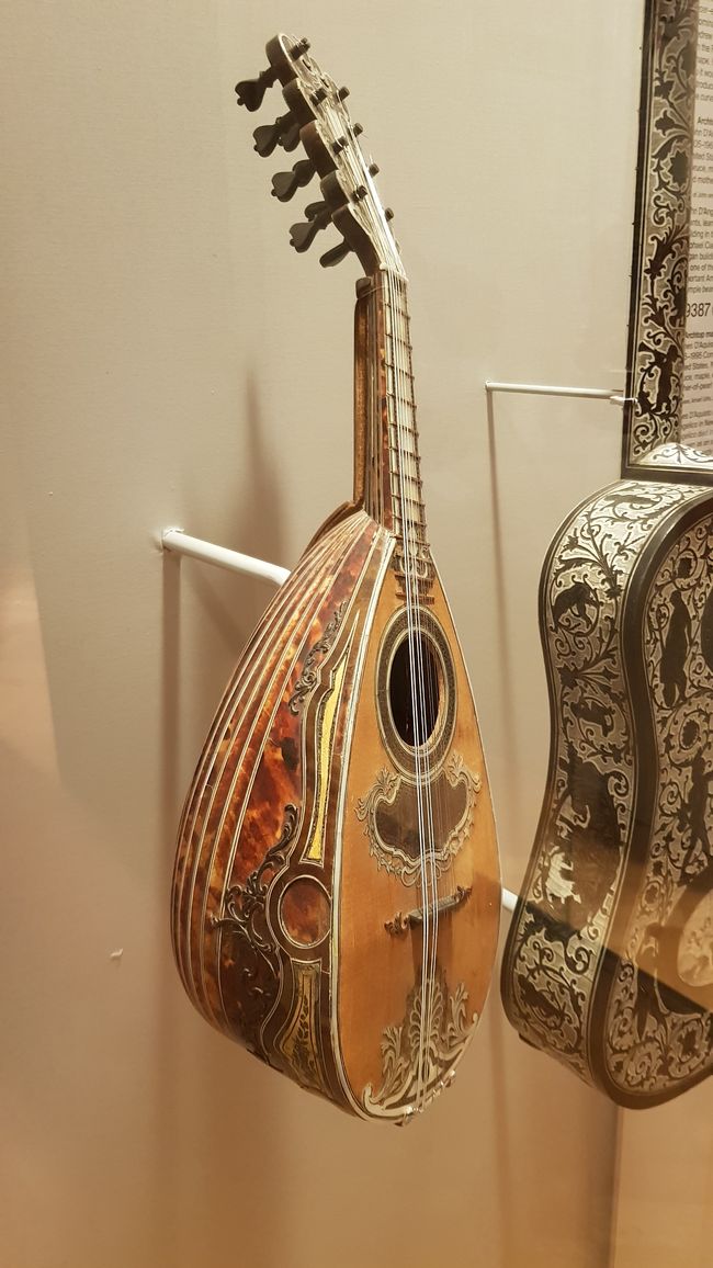 Metropolitan Museum of Art (almost only musical instruments)