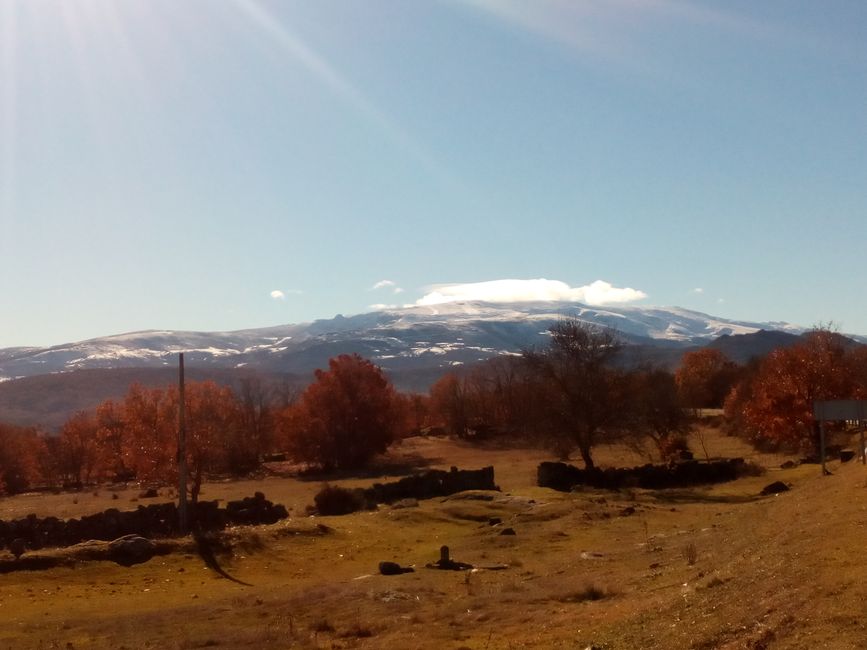 La Covatilla con nieve desde Nava de Béjar (Salamanca) (diciembre 2021)