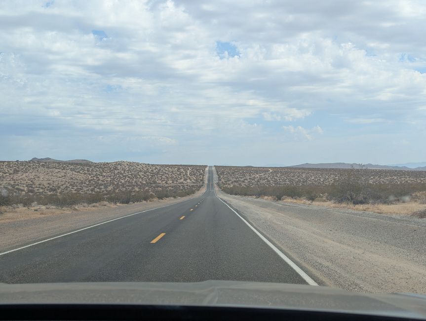 Kalifornien 2025, Tag 11, Still on the Road (Bakersfield - Las Vegas) und Death Valley ☠️