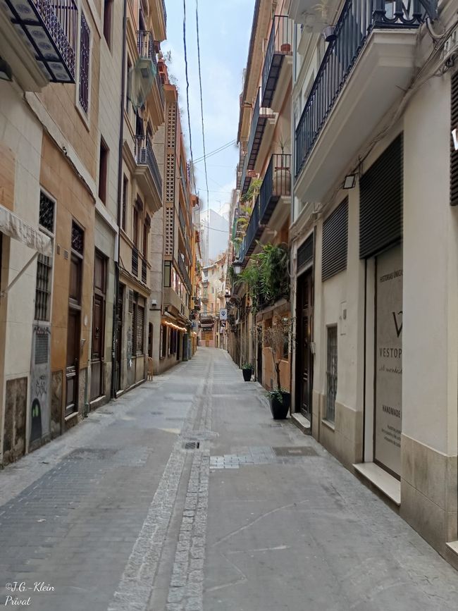 Gasse, die zur Plaça Redona führt