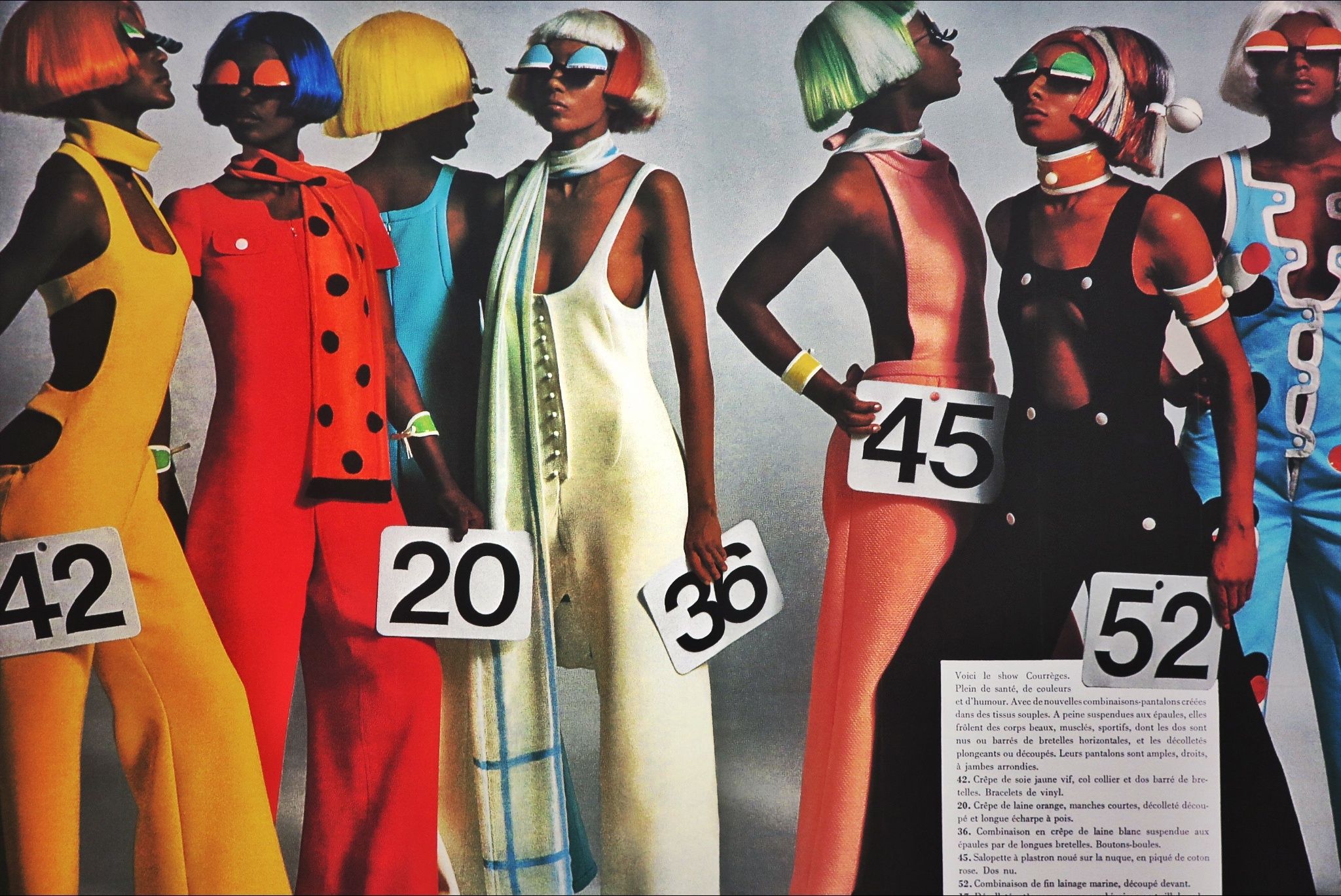 Que ce soit des perruques colorées ou des cils surdimensionnés - la mise en scène des cheveux est déterminante pour le style.