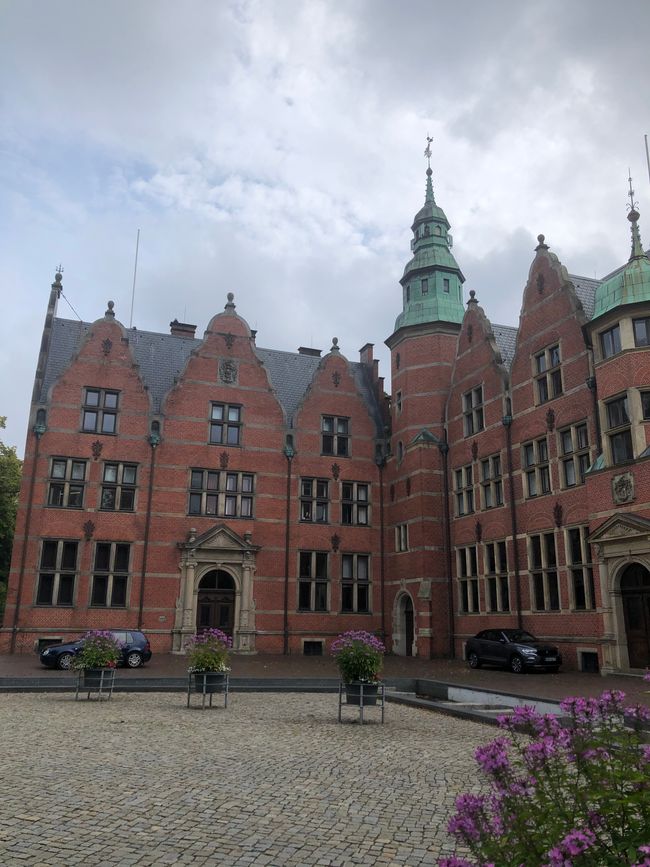 El castillo, ahora un edificio judicial