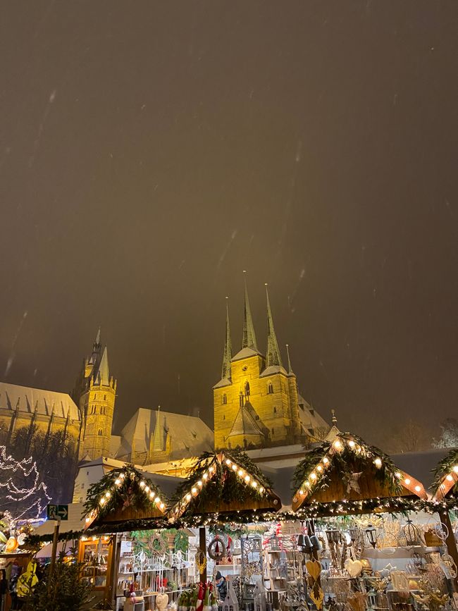 Christmas market in EF with snow