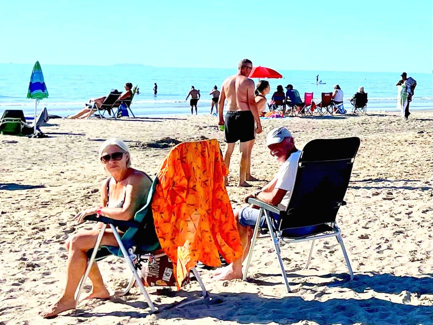 Angelika und Martin beim Sonnenbaden.