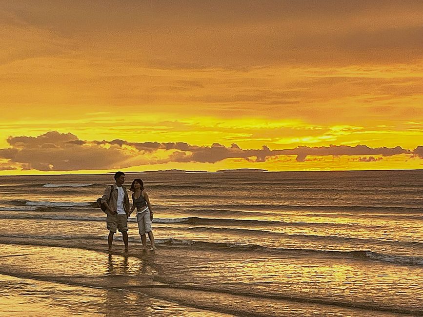 Sonnenuntergang am Menpakul-Strand