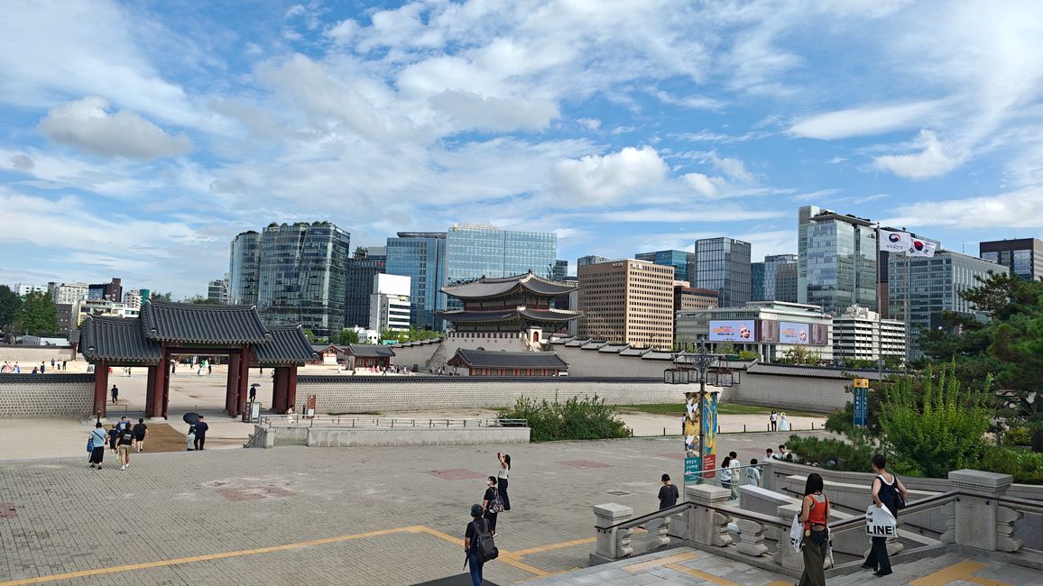 Blick von den Stufen des Museeums