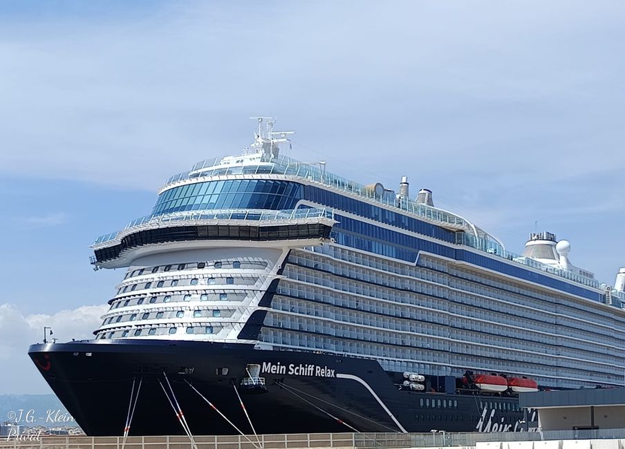 Mein Schiff Relax im Hafen von Palma