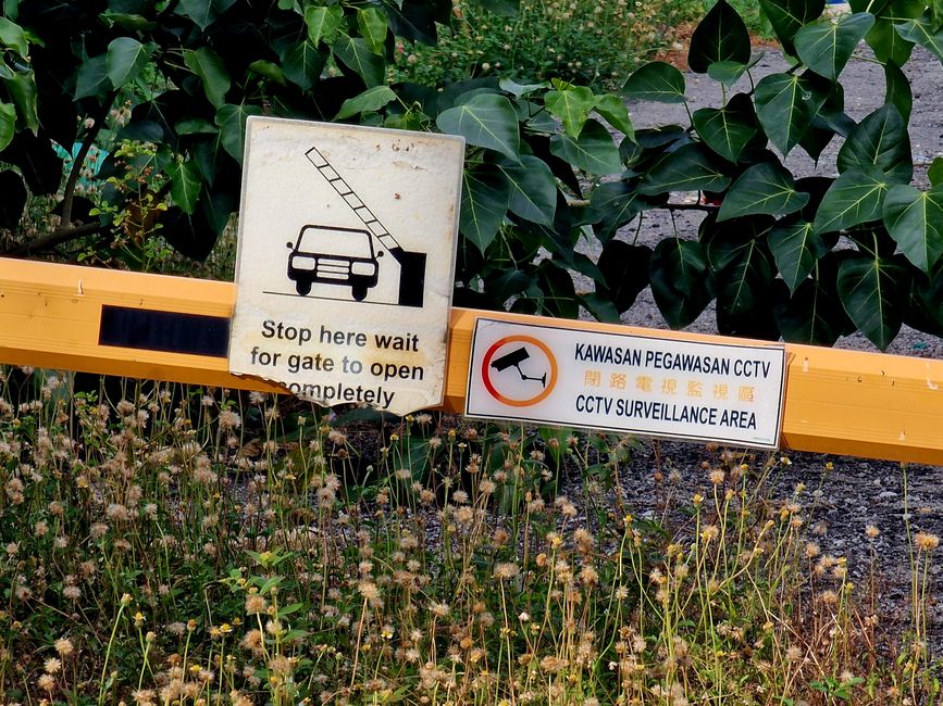 okay, kein Wunder. Schranke wird nicht geöffnet :-)