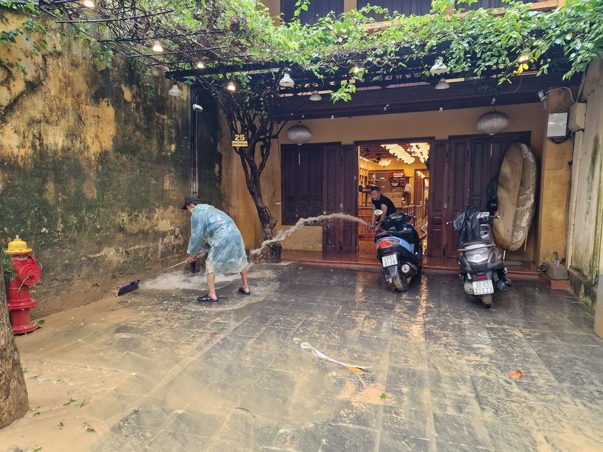 Vorüber die Flut.
Wer sah es wohl, du selig Land, 
wie dich die Welle überwand.